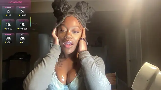 Snapshot of maskedgirl5005 chatting on 4, 10, 2025 maskedgirl5005 online show from 4, 10, 2025