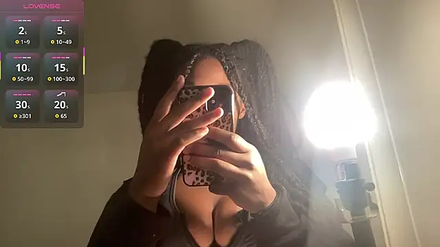 Snapshot of maskedgirl5005 chatting on 16, 10, 2025 maskedgirl5005 online show from 16, 10, 2025