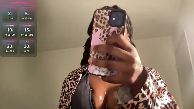 Snapshot of maskedgirl5005 chatting on 26, 10, 2025 maskedgirl5005 online show from 26, 10, 2025