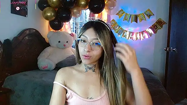 Hoolly Jones online show from 26, 11, 2025