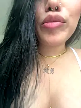 Bella  Wood online show from 28, 9, 2025