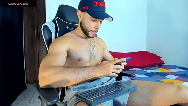 Snapshot of bryan_mugn chatting on 1, 10, 2025 bryan mugn online show from 1, 10, 2025