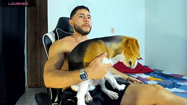 Snapshot of bryan_mugn chatting on 19, 10, 2025 bryan mugn online show from 19, 10, 2025