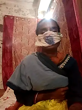 Snapshot of Babhi_Love chatting on 5, 10, 2025 Babhi Love online show from 5, 10, 2025