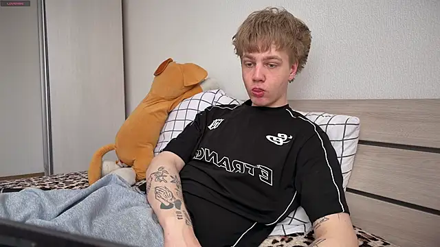 Snapshot of olivertasty chatting on 24, 4, 2026 olivertasty online show from 24, 4, 2026