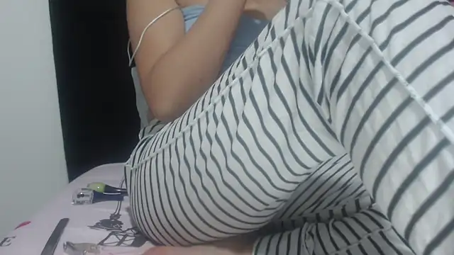 Snapshot of sabrina_v_ chatting on 23, 4, 2026 sabrina v online show from 23, 4, 2026
