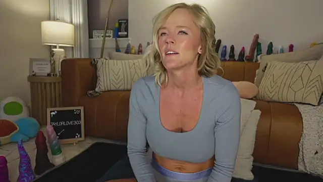 Taylorlove303 online show from 13, 9, 2025