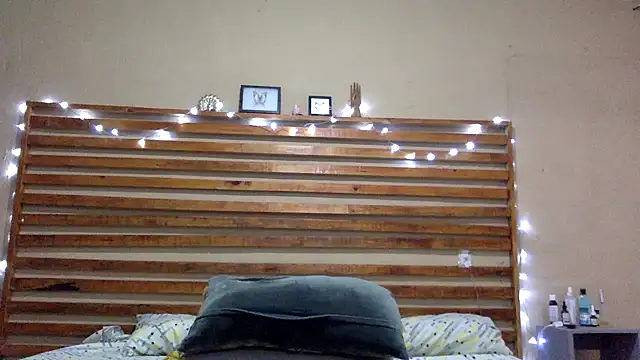 Snapshot of NaughtyInGlasses chatting on 14, 12, 2025 NaughtyInGlasses online show from 14, 12, 2025