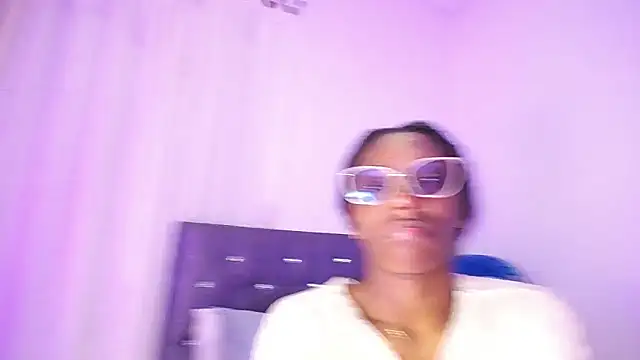 BryanaSmith21 online show from 13, 10, 2025