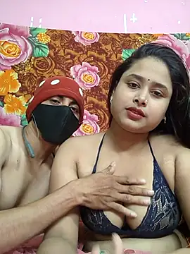 Seducing couple online show from 8, 5, 2026