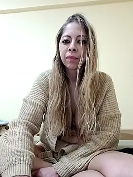 Snapshot of celestte80 chatting on 23, 9, 2025 celestte80 online show from 23, 9, 2025