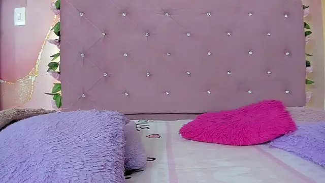 violet taylor  online show from 27, 6, 2026