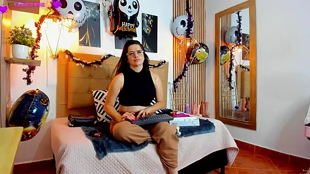 Snapshot of _samanthaa_foxx chatting on 19, 10, 2025 samanthaa foxx online show from 19, 10, 2025