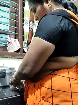 Snapshot of papukurty chatting on 4, 4, 2026 papukurty online show from 4, 4, 2026