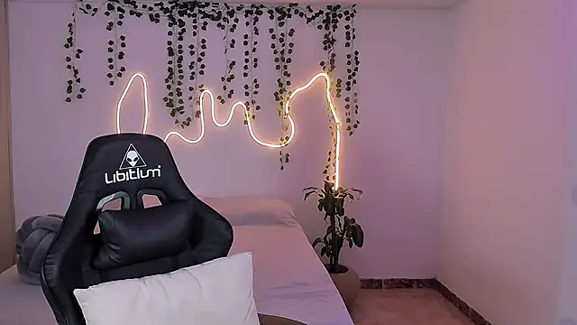 Snapshot of sara_doll77 chatting on 18, 9, 2025 sara doll77 online show from 18, 9, 2025