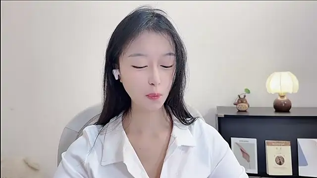 Onechestnut online show from 17, 10, 2025