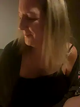 Snapshot of X-Victoria-X chatting on 13, 10, 2025 X-Victoria-X online show from 13, 10, 2025