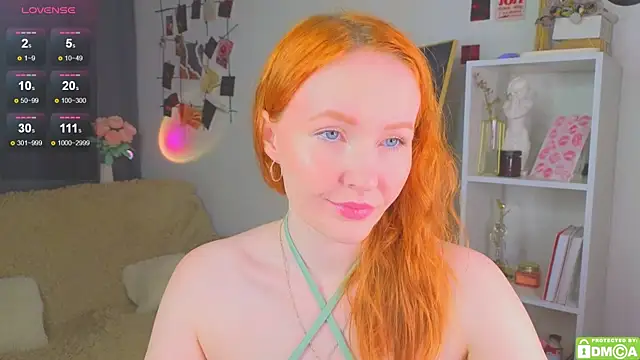 Snapshot of JoyceJones chatting on 8, 10, 2025 JoyceJones online show from 8, 10, 2025