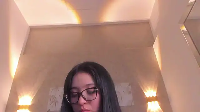 Lunaa bellaa online show from 8, 5, 2026