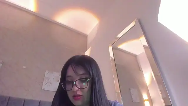 Lunaa bellaa online show from 9, 5, 2026