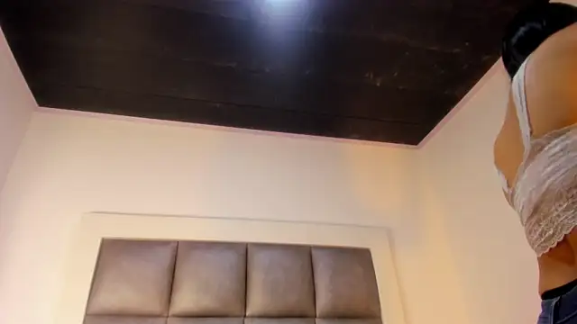 Mia lopez   online show from 23, 9, 2025