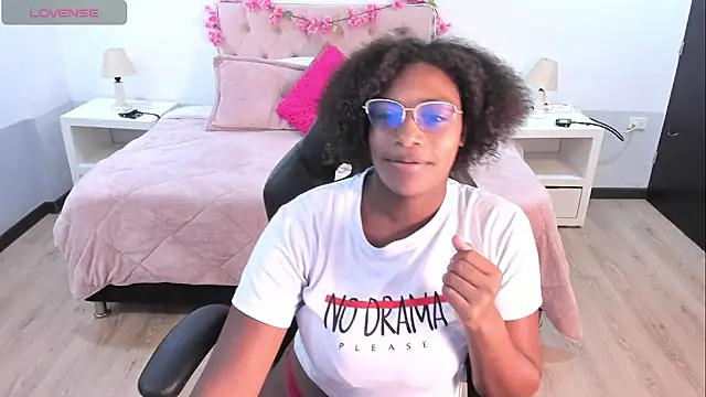 Snapshot of ebony_fantasy2 chatting on 15, 9, 2025 ebony fantasy2 online show from 15, 9, 2025