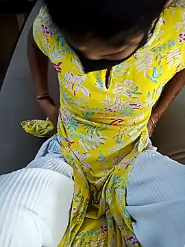 Snapshot of ranisanthutelugu chatting on 12, 9, 2025 ranisanthutelugu online show from 12, 9, 2025