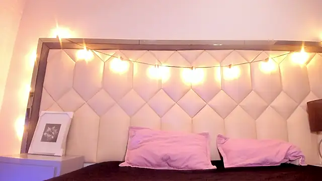 Snapshot of Scarletbigbug chatting on 12, 2, 2026 Scarletbigbug online show from 12, 2, 2026