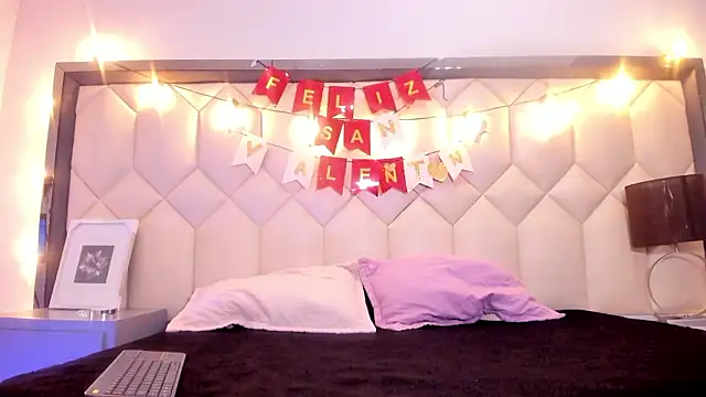 Snapshot of Scarletbigbug chatting on 13, 2, 2026 Scarletbigbug online show from 13, 2, 2026