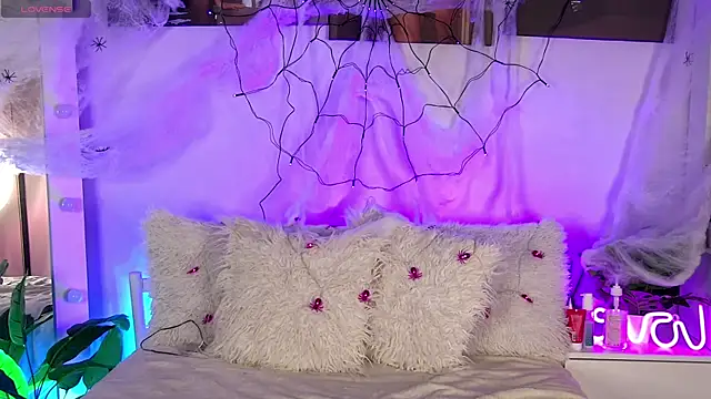 Snapshot of AlysonHuxley_ chatting on 30, 10, 2025 AlysonHuxley online show from 30, 10, 2025