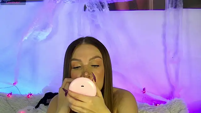 Snapshot of AlysonHuxley_ chatting on 3, 11, 2025 AlysonHuxley online show from 3, 11, 2025