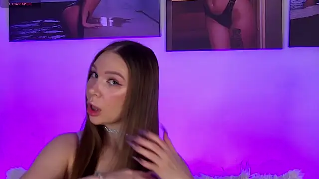 Snapshot of AlysonHuxley_ chatting on 6, 11, 2025 AlysonHuxley online show from 6, 11, 2025