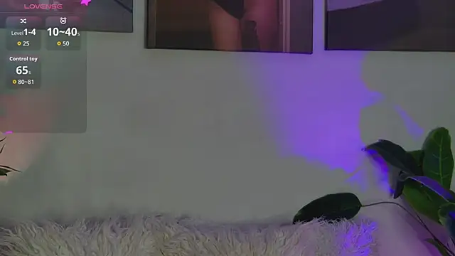 AlysonHuxley  online show from 15, 4, 2026