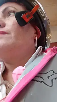 carolinhe  online show from 21, 11, 2025