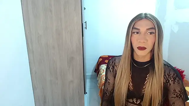 Snapshot of couple_vzl chatting on 25, 10, 2025 couple vzl online show from 25, 10, 2025