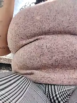 Snapshot of You-sexy-starr chatting on 23, 11, 2025 You-sexy-starr online show from 23, 11, 2025