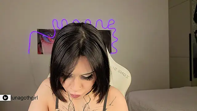 IamLuna2006 online show from 12, 1, 2026