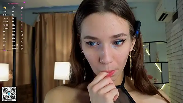 PetraHambelton online show from 10, 9, 2025