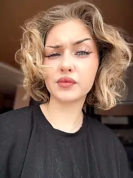 Snapshot of KellyKeler chatting on 5, 4, 2026 KellyKeler online show from 5, 4, 2026