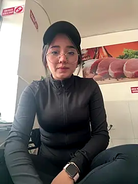 Michelle Zoe online show from 6, 11, 2025