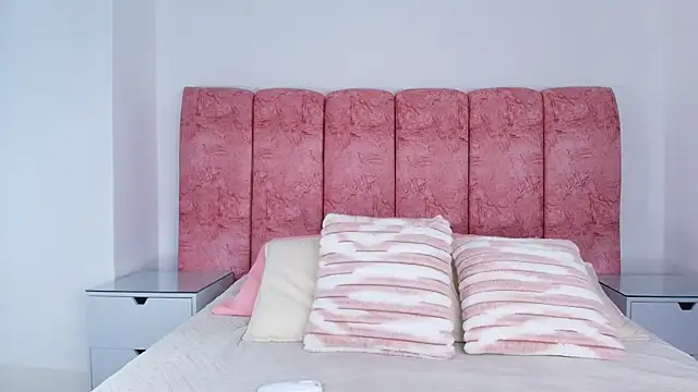 emmacurvy online show from 5, 12, 2025