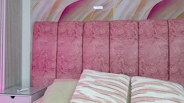 Snapshot of emmacurvy chatting on 18, 2, 2026 emmacurvy online show from 18, 2, 2026