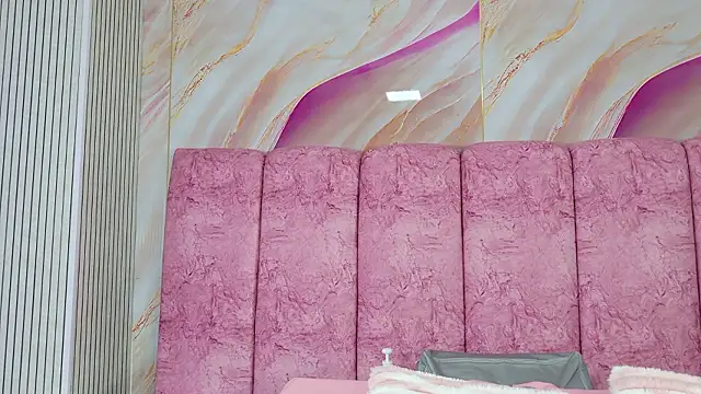 Snapshot of emmacurvy chatting on 10, 3, 2026 emmacurvy online show from 10, 3, 2026