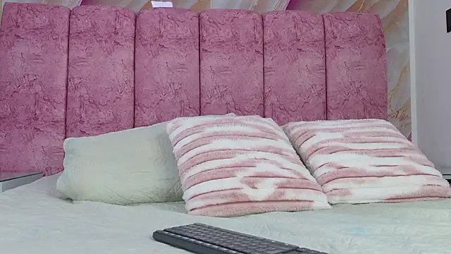 Snapshot of emmacurvy chatting on 17, 3, 2026 emmacurvy online show from 17, 3, 2026