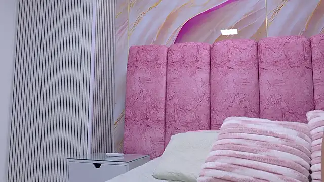 Snapshot of emmacurvy chatting on 18, 3, 2026 emmacurvy online show from 18, 3, 2026