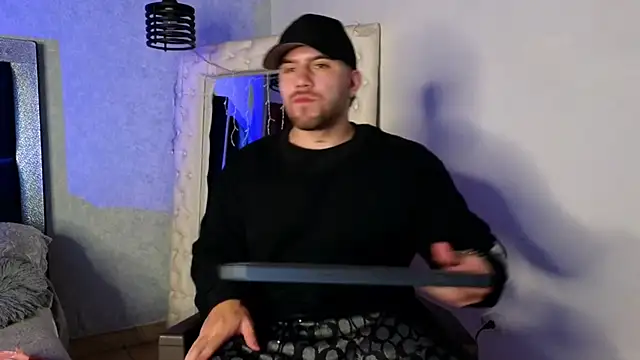 Snapshot of Ades_Lowe chatting on 6, 10, 2025 Ades Lowe online show from 6, 10, 2025