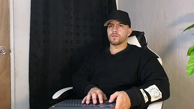 Snapshot of Ades_Lowe chatting on 7, 10, 2025 Ades Lowe online show from 7, 10, 2025