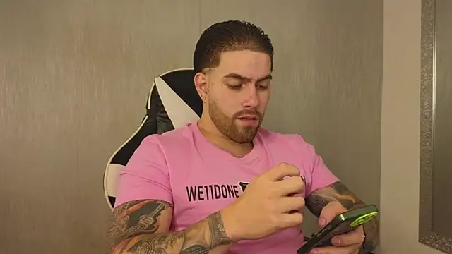 Snapshot of Ades_Lowe chatting on 16, 11, 2025 Ades Lowe online show from 16, 11, 2025