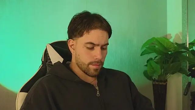 Snapshot of Ades_Lowe chatting on 3, 12, 2025 Ades Lowe online show from 3, 12, 2025