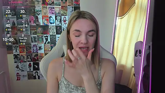 Snapshot of NessaDiazz chatting on 15, 9, 2025 NessaDiazz online show from 15, 9, 2025